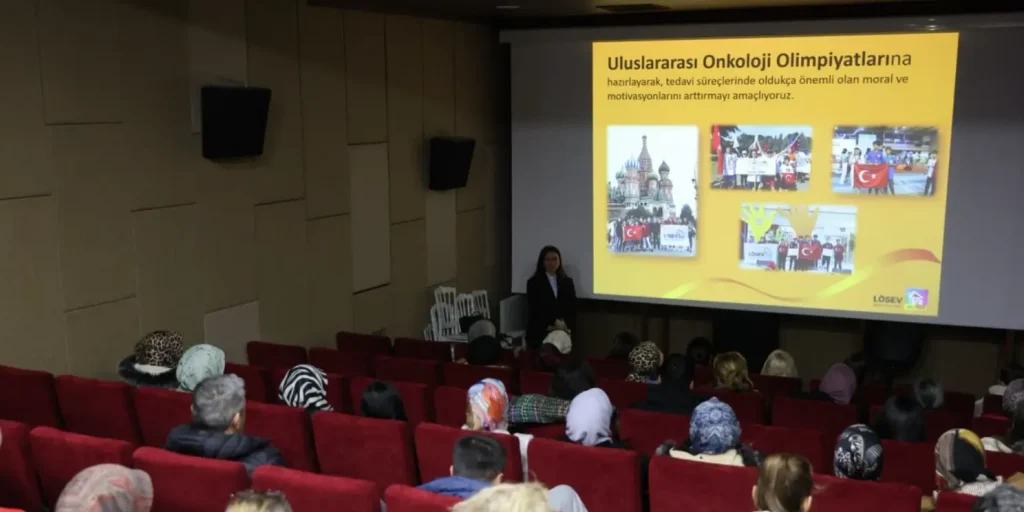 Kapaklı Belediyesi seminer salonunda LÖSEV'in uluslararası onkoloji olimpiyatları hakkındaki sunumu.
