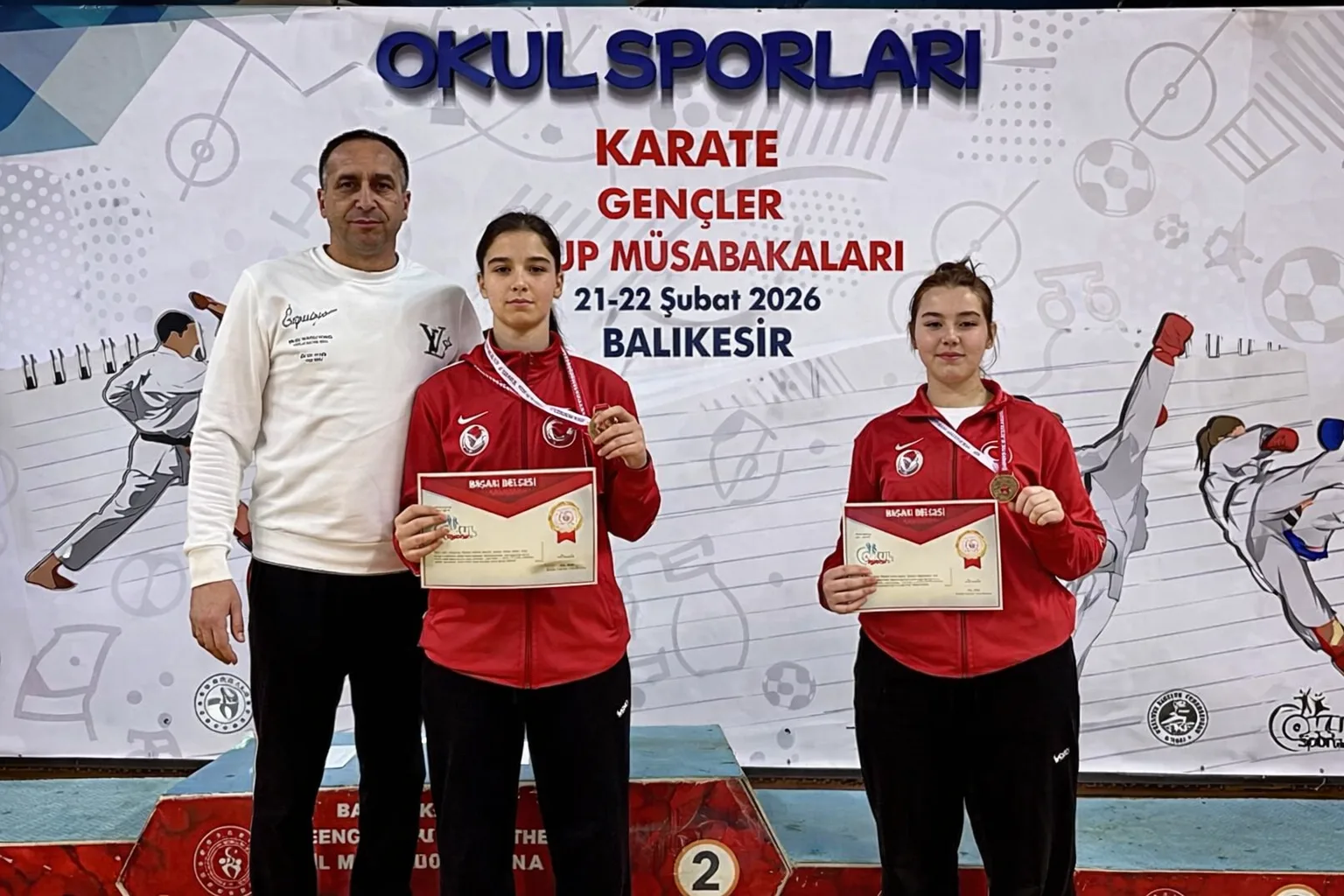 Kırklareli’nin Gurur Günü Karateci Gençler Kürsüde