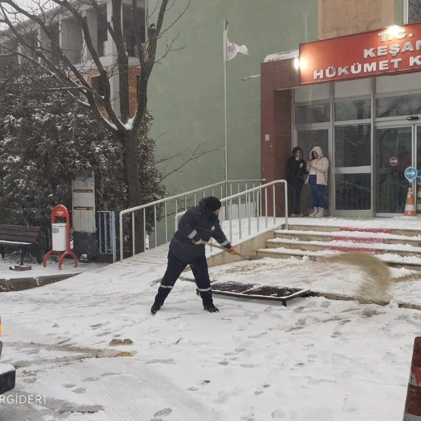 Keşan’da Kar Mesaisi Ekipler Teyakkuzda