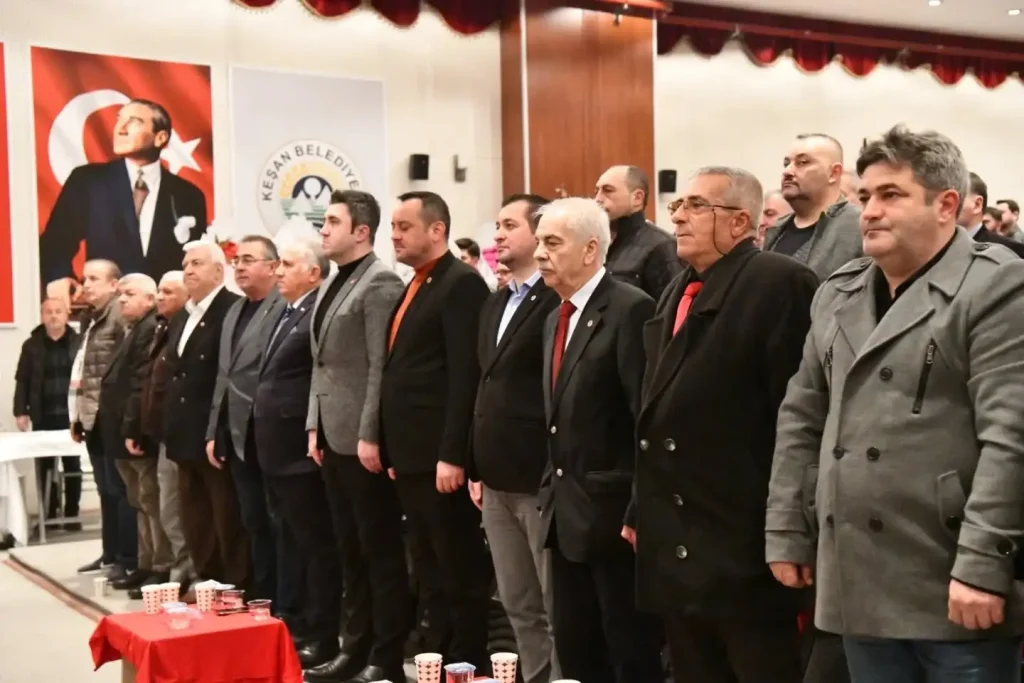 Keşan Belediyesi tarafından desteklenen esnaf buluşmaları kapsamında düzenlenen genel kurula üyelerin yoğun katılımı.