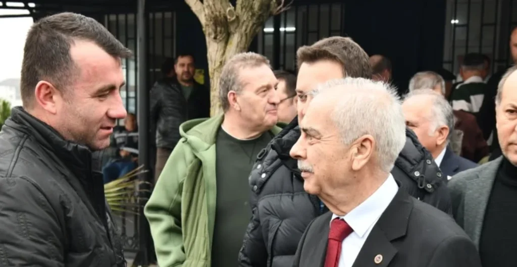 Keşan ulaşımında yeni dönemi yönetecek kooperatif kurulu üyelerinin Keşan Belediyesi ziyareti sonrası verdiği birlik fotoğrafı.