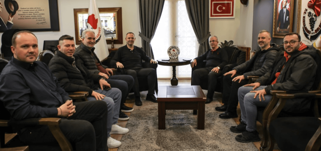 Kırklareli Berberler, Kuaförler ve Güzellik Salonları Odası Başkanı Hamit Yeşilfidan ve yönetiminin Kırklareli Belediyesi ziyareti.