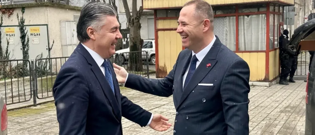 Kırklareli Belediyesi heyetinin Burgaz Başkonsolosluğu binası içerisindeki resmi kabul anı.