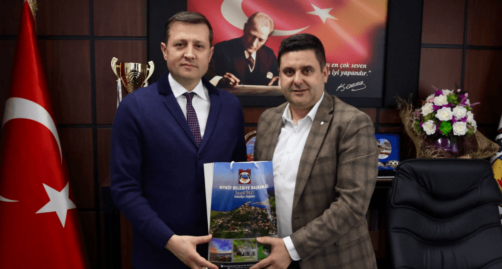 Çerkezköy Kıyıköy ziyareti kapsamında tarihi kale kapısı ve çevresinde yapılacak estetik restorasyon çalışmaları yerinde değerlendiriliyor.