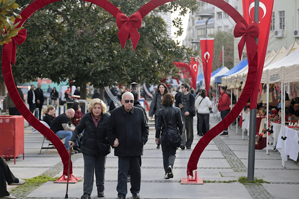 Konak’ta Sevgi El Emeğiyle İlmek İlmek İşleniyor