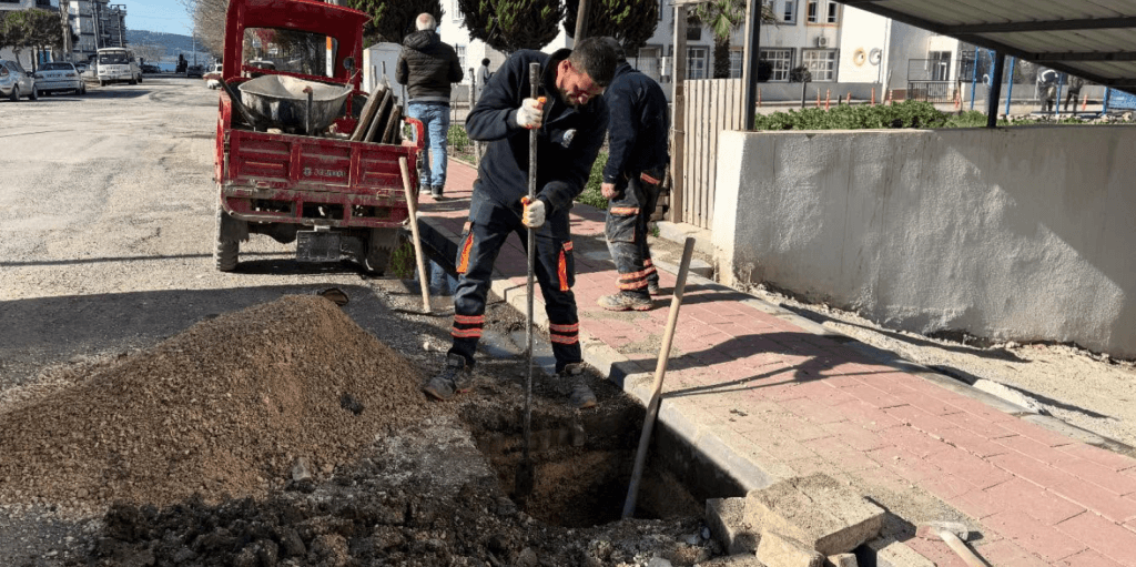 İsmet İnönü ve Ömer Seyfettin Caddeleri'nde gerçekleştirilen yağmur suyu mazgal montajı ve drenaj sistemi iyileştirmeleri.