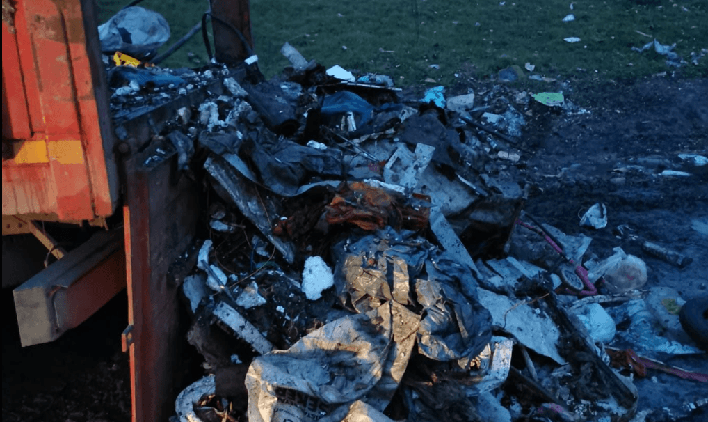 Lüleburgaz Umurca Köprüsü'nde kaçak atık döken şahsa 50 bin TL ceza kesildi! Lüleburgaz Belediyesi çevre suçlarına karşı 7/24 kamera takibiyle denetimlerini artırdı.