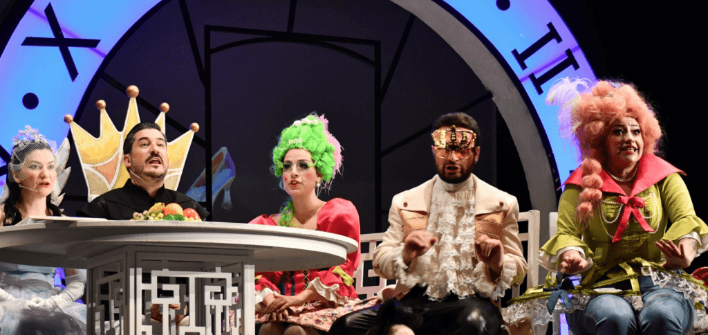İstanbul Devlet Opera ve Balesi sanatçılarının LYSA sahnesinde Külkedisi çocuk operasını sergilediği renkli anlar.