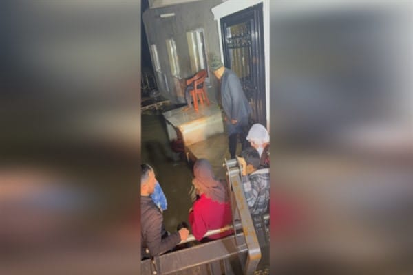 Manisa’da Sel Dehşeti 11 Kişilik Aile Kurtarıldı