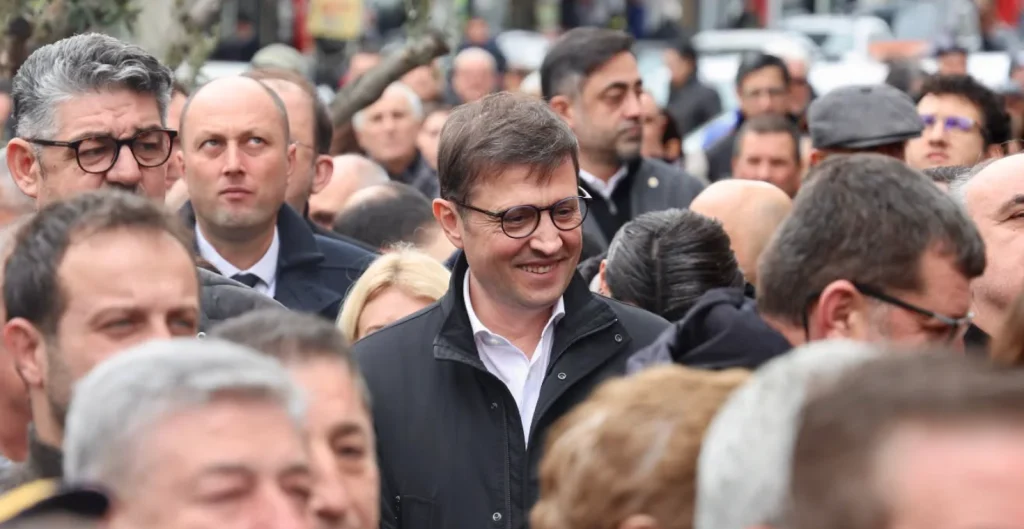 Kent estetiği projesi kapsamında Saray'a kazandırılan Saat Kulesi'nin açılış gününden estetik bir detay görünümü.