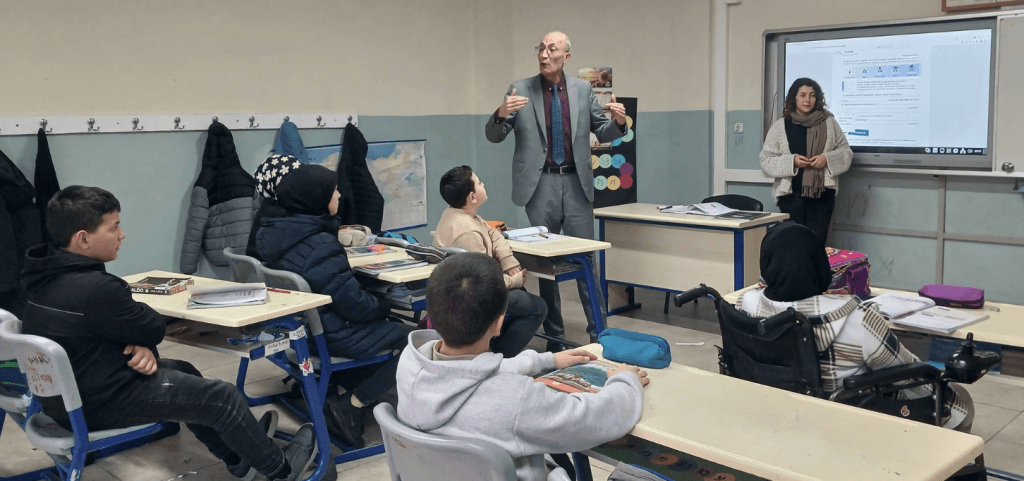 Vize İlçe Millî Eğitim Müdürü Recep Akdemir'in TEKNOFEST'e 9 proje ile başvuran İmanlı Bilim takımı öğrencilerini ziyareti.