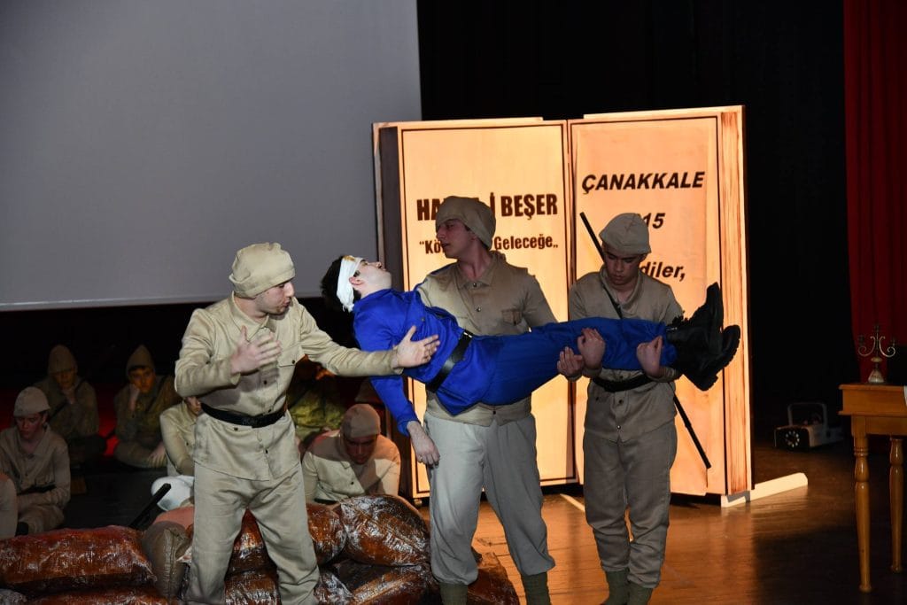 Tekirdağ'da 18 Mart Çanakkale Zaferi’nin 111. yılı büyük bir coşkuyla kutlandı. Vali Recep Soytürk ve protokolün katıldığı anma programının tüm detayları haberimizde.