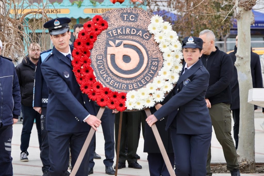 Tekirdağ'da 18 Mart Çanakkale Zaferi coşkusu! Dr. Candan Yüceer ve protokolün katılımıyla gerçekleşen tören detayları ve Tekirdağ'ın zaferdeki tarihi rolü haberimizde.