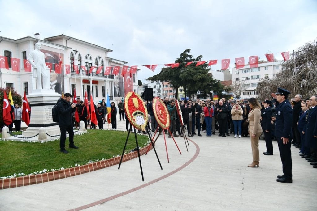 Tekirdağ'da 18 Mart Çanakkale Zaferi coşkusu! Dr. Candan Yüceer ve protokolün katılımıyla gerçekleşen tören detayları ve Tekirdağ'ın zaferdeki tarihi rolü haberimizde.