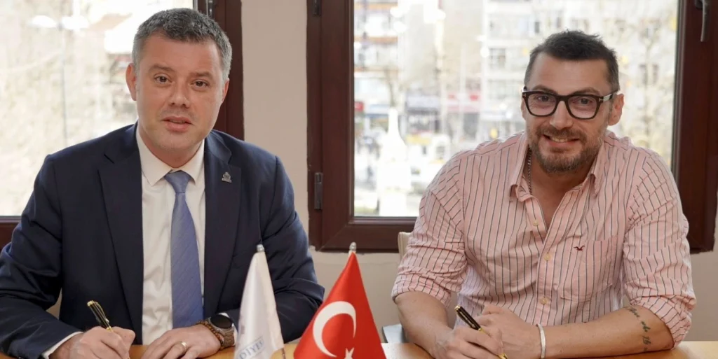 Çorlu Belediyesi, Hürriyet Mahallesi'nde hayata geçecek Arif Öztürk Hatıra Ormanı için protokol imzaladı. 4 bin metrekarelik yeni yeşil alan projesi detayları haberimizde.