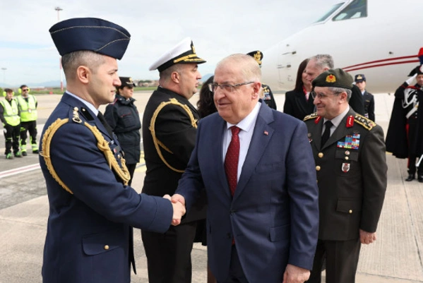 Bakan Yaşar Güler ve Orgeneral Selçuk Bayraktaroğlu İtalya'da! Roma'daki kritik ziyaretin detayları ve savunma sanayi iş birliği görüşmeleri haberimizde.