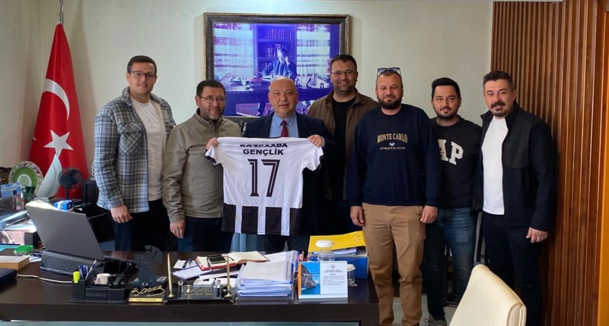 Bozcaada’da Final Heyecanı: Gençlerden Başkan’a Ziyaret