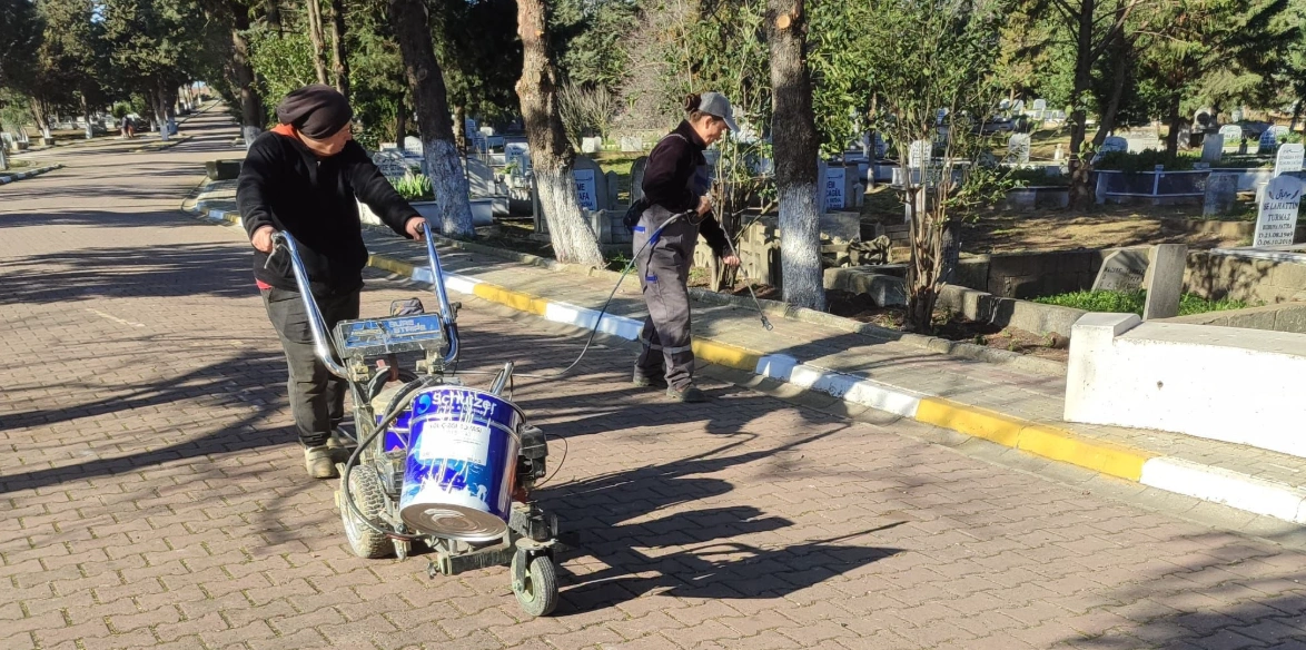 Büyükkarıştıran Mezarlığında Temizlik