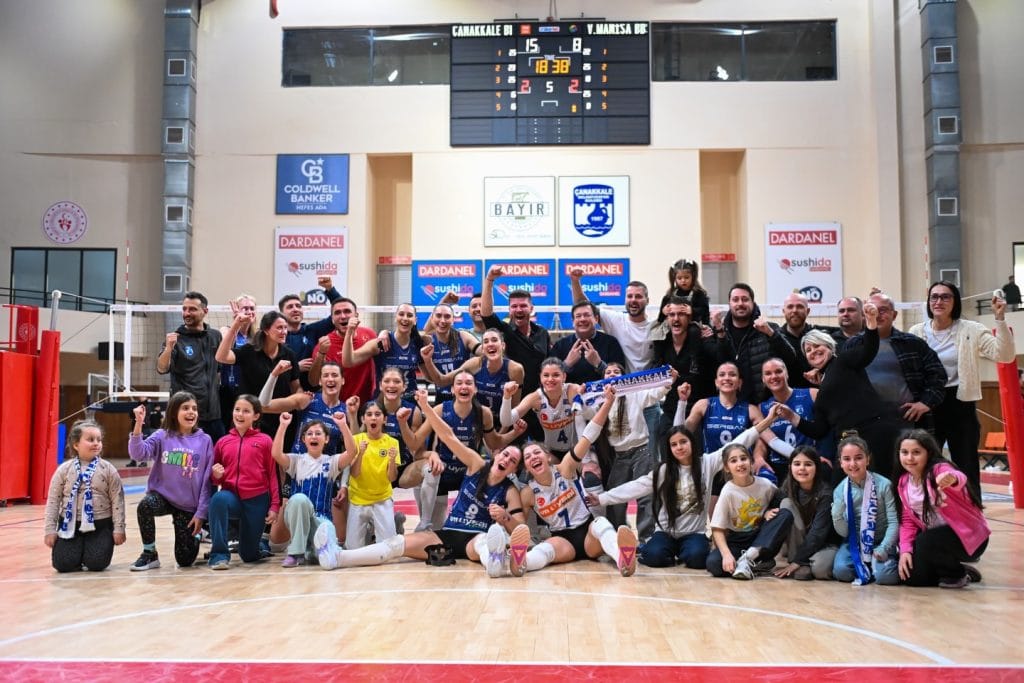 Çanakkale'nin Sultanları fileyi sarstı! Çanakkale Belediyespor, Vestel Manisa karşısında 3-2 galip gelerek 25. haftada dev bir başarı elde etti.