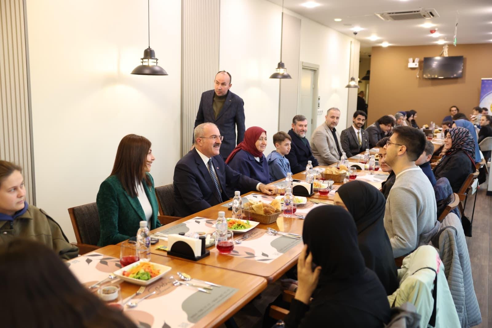 Çanakkale Valisi Öğrencilerle İftar Sofrasında Buluştu