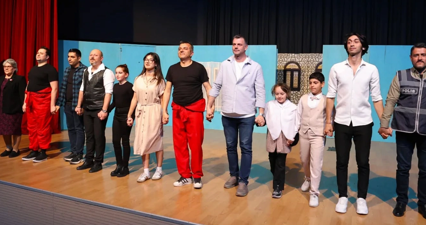 Çerkezköy’de Kahkaha Tufanı: Entrikalı Dolap Komedyası