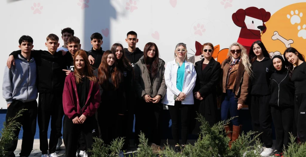 Çorlu Belediyesi Hayvan Bakımevi'ne anlamlı ziyaret! Gazi Mustafa Kemal Atatürk Spor Lisesi öğrencileri can dostlarla buluştu. Detaylar ve ziyaret görüntüleri haberimizde.