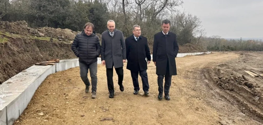 Çorlu Belediyesi'nin can dostlar için başlattığı Doğal Yaşam Alanı Projesi'nde inşaat sürüyor. Haziran'da açılacak tesis, 7500 köpek kapasitesine ulaşabilecek.