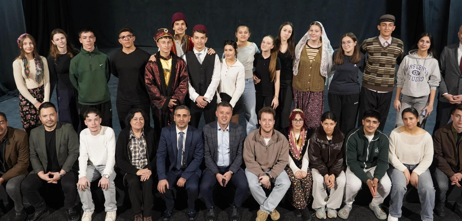 Çorlu’da Genç Yetenekler Tiyatro Sahnesinde Parlıyor
