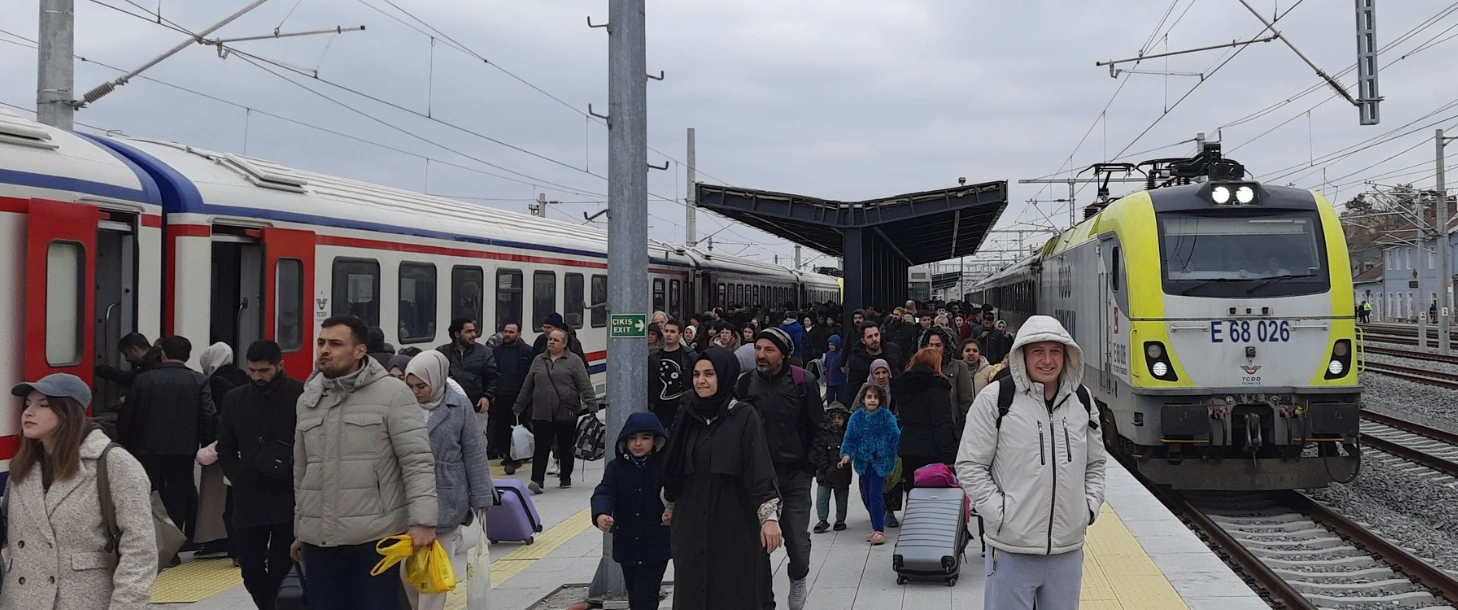 Çerkezköy Garı’nda Bayram Mesaisi Raylarda Yoğunluk Artıyor