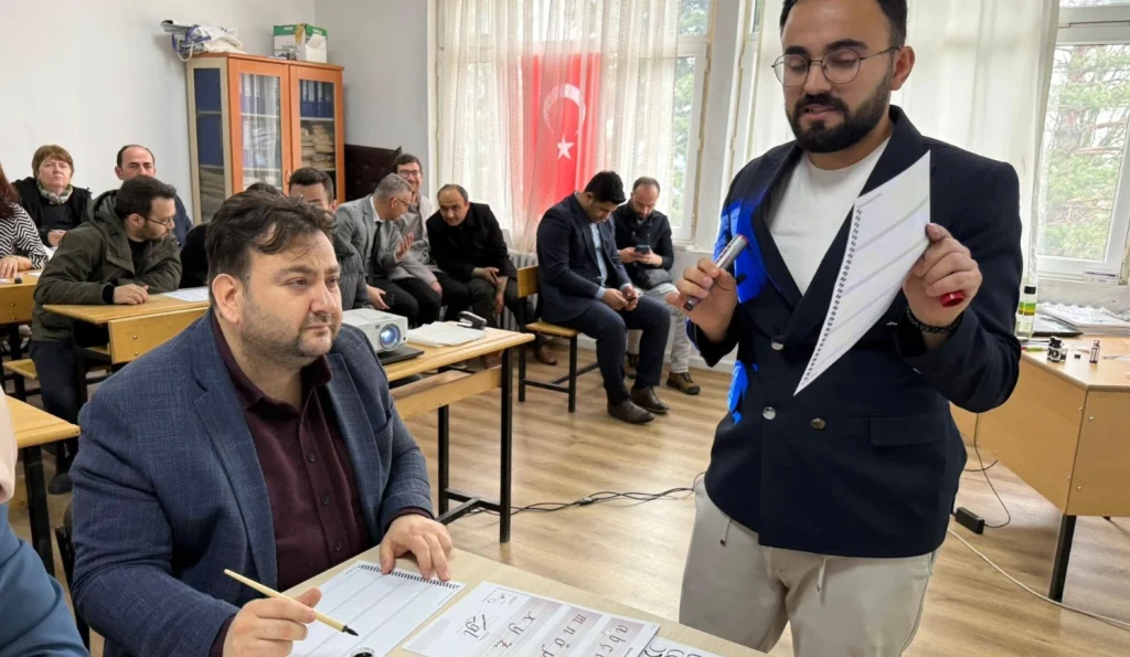 Demirköy'de Mevlid-i Nebi anısına düzenlenen geleneksel el sanatları atölyesi büyük ilgi gördü. Belediye Başkanlığı, sanatçıların ve kursiyerlerin çalışmalarını yerinde inceledi.