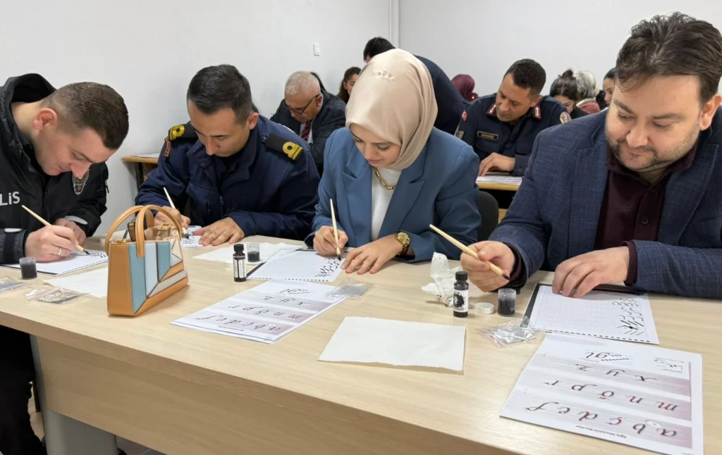 Demirköy'de Mevlid-i Nebi anısına düzenlenen geleneksel el sanatları atölyesi büyük ilgi gördü. Belediye Başkanlığı, sanatçıların ve kursiyerlerin çalışmalarını yerinde inceledi.