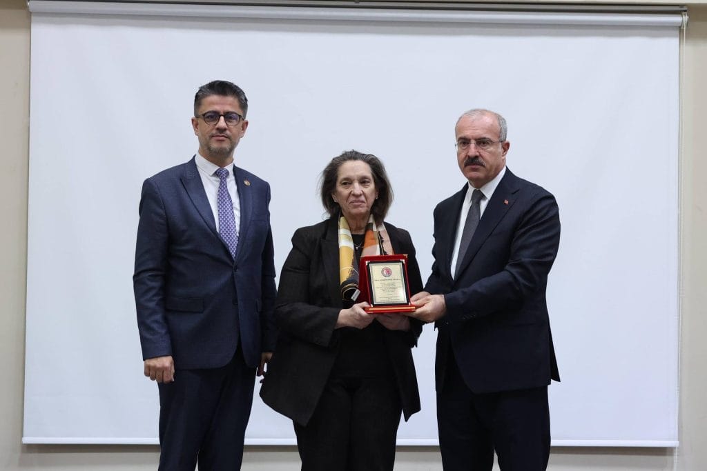 ÇOMÜ ve Kale Grubu'nun dev projesi Dr. İbrahim Bodur Atölyesi açıldı! Çanakkale'de üniversite-sanayi iş birliğiyle eğitimde yeni dönem başlıyor.