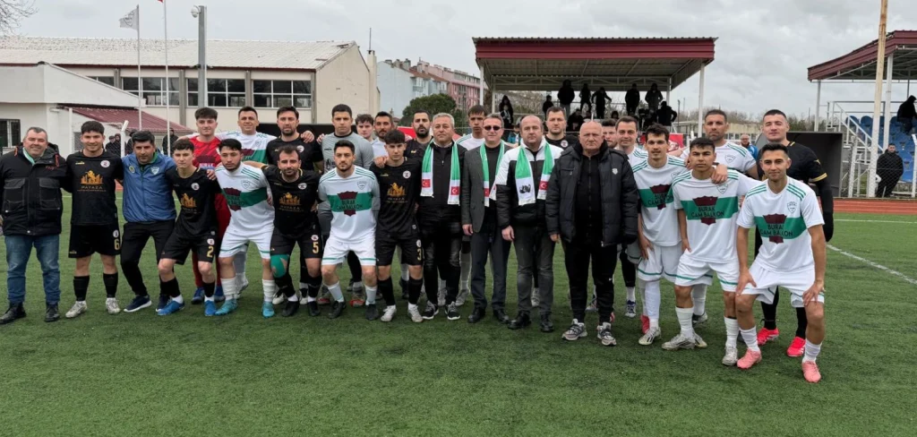 Edirne 1. Amatör Lig şampiyonu Yeni Mahalle Spor, Süper Amatör Lig’e yükseldi. Kulübün zaferi, oyuncuların performansı ve şampiyonluk detayları için tıklayın.