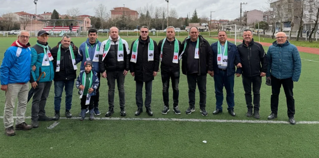 Edirne 1. Amatör Lig şampiyonu Yeni Mahalle Spor, Süper Amatör Lig’e yükseldi. Kulübün zaferi, oyuncuların performansı ve şampiyonluk detayları için tıklayın.