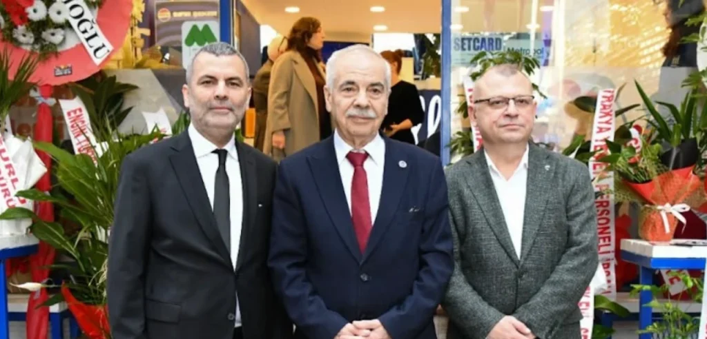 Keşan'da lezzet rüzgarı esiyor! Büyük Cami Mahallesi'nde açılan Hamsi Finger, taze deniz ürünleri ve modern sunumuyla hizmete girdi. Açılış detayları ve işletme bilgileri burada.