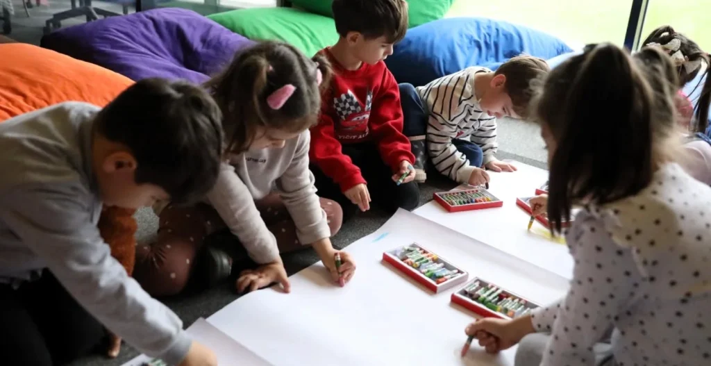 Çerkezköy Belediyesi Kent Kütüphanesi’nde Kütüphane Haftası coşkusu başladı! 10 Nisan'a kadar sürecek yaratıcı atölyeler ve resim çalışmalarıyla çocuklar sanatla buluşuyor.