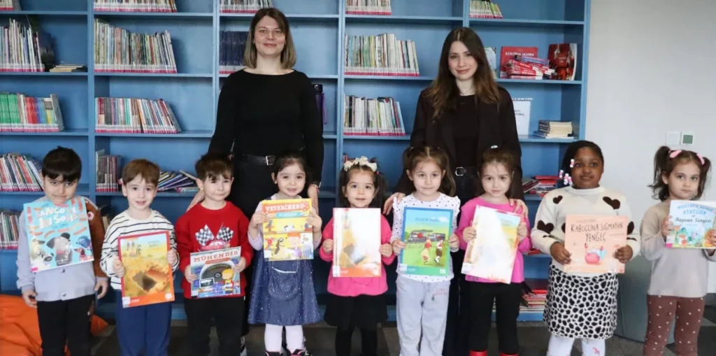 Çerkezköy Belediyesi Kent Kütüphanesi’nde Kütüphane Haftası coşkusu başladı! 10 Nisan'a kadar sürecek yaratıcı atölyeler ve resim çalışmalarıyla çocuklar sanatla buluşuyor.
