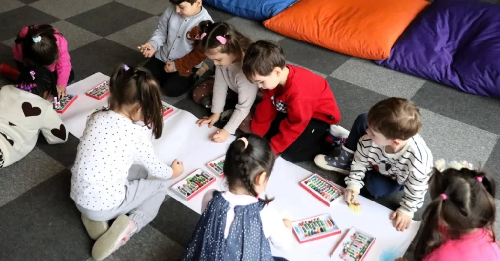 Çerkezköy Belediyesi Kent Kütüphanesi’nde Kütüphane Haftası coşkusu başladı! 10 Nisan'a kadar sürecek yaratıcı atölyeler ve resim çalışmalarıyla çocuklar sanatla buluşuyor.