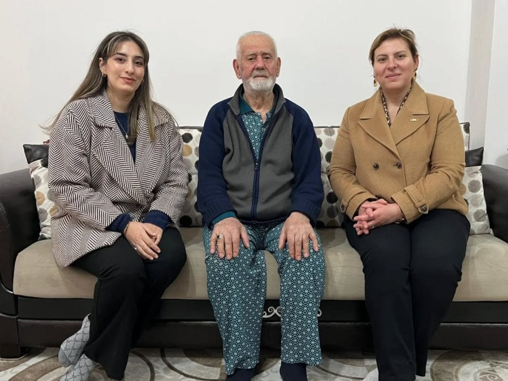 Keşan Belediyesi, 18-24 Mart Yaşlılar Haftası'nda ilçedeki çınarları yalnız bırakmadı. Sosyal ekiplerin gerçekleştirdiği anlamlı ziyaretlerin detayları haberimizde.