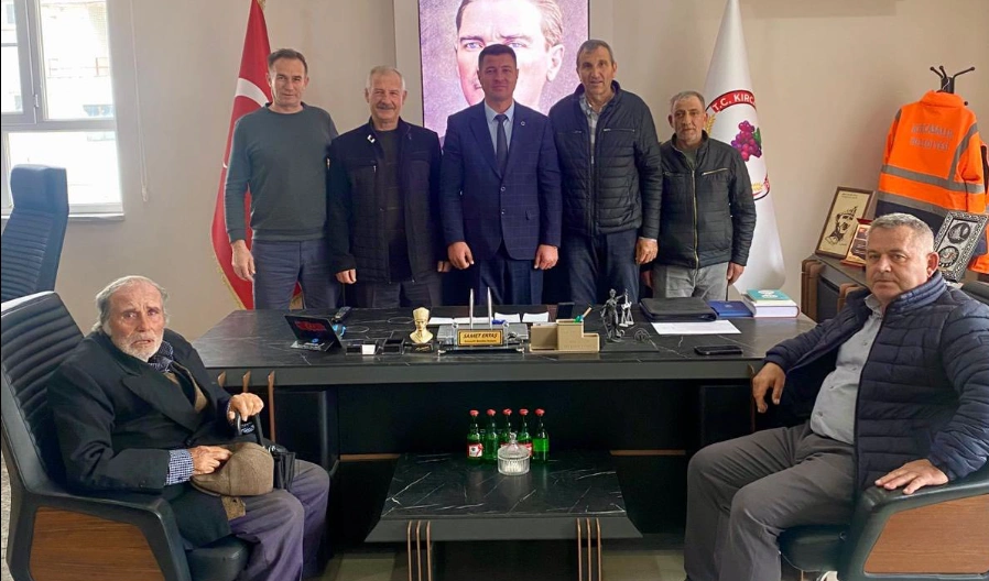 Kırcasalih’te bayramlaşma coşkusu! Geleneksel bayram programına katılan vatandaşlar birlik ve beraberlik mesajları verdi. Etkinlik detayları ve kareler haberimizde.