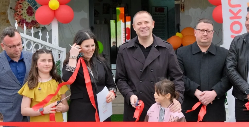 Kırklareli’nde eğitim yatırımlarına bir yenisi eklendi! Özel Asya’m Anaokulu açılış töreni detayları, okulun sunduğu modern eğitim imkanları ve uzman kadrosu haberimizde.
