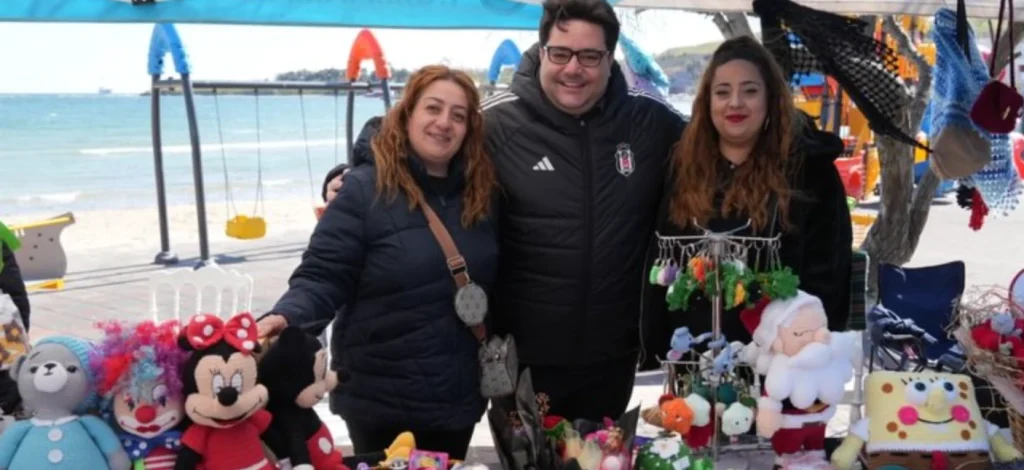 Marmaraereğlisi sahilinde kurulan üretici kadın stantları 8 Mart coşkusuna ev sahipliği yaptı. Kadın emeğine tam destek mesajının verildiği etkinliğin detayları burada.