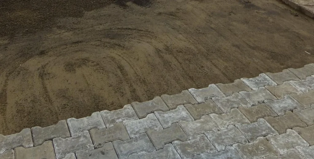 Muratlı Belediyesi ekipleri bahar temizliğine başladı. Fidan budama, yol onarımı ve personel bekleme kulübesi yapımı gibi önemli saha çalışmaları hız kesmeden devam ediyor.