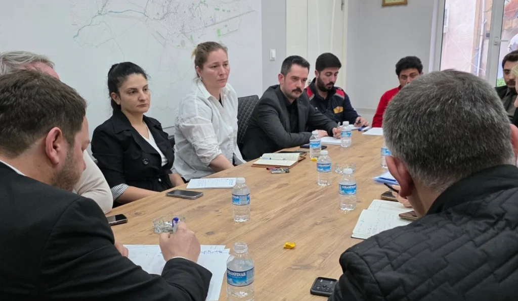 Pınarhisar Belediyesi'nde stratejik Mart ayı zirvesi gerçekleştirildi. İlçenin gelecek vizyonu, devam eden projeler ve yeni yatırım planları kurum müdürleriyle masaya yatırıldı.