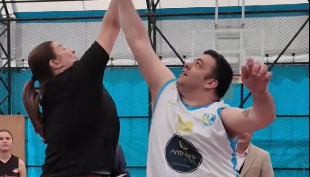 Süleymanpaşa Belediyesi, 21 Mart Dünya Down Sendromu Farkındalık Günü dolayısıyla özel sporcular için turnuva düzenledi. Madalya töreniyle renklenen etkinlikte sevgi kazandı.