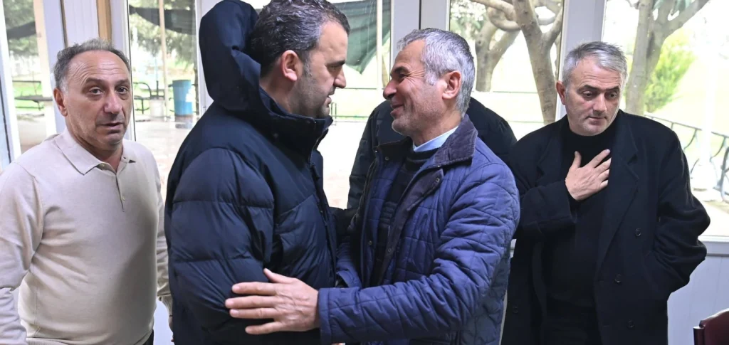 Süleymanpaşa Belediyesi'nden Karadenizliler Derneği'ne bayram ziyareti! Birlik ve beraberlik vurgusunun yapıldığı buluşmada hemşehrilerle hasret giderildi. Detaylar haberimizde.