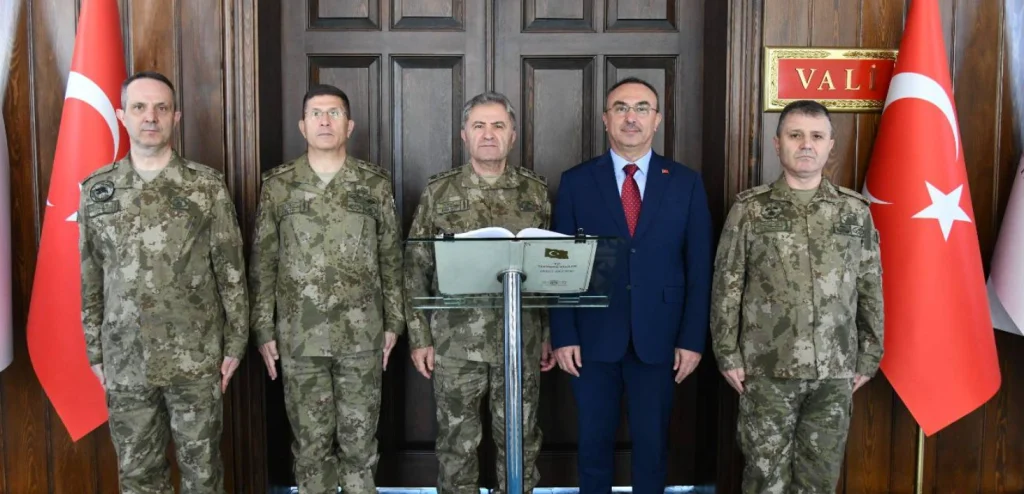 Tekirdağ Valiliği ve Türk Silahlı Kuvvetleri'nden tarihi iş birliği! Vali Recep Soytürk ve komutanlar afetlere karşı koordinasyon protokolünü imzaladı. Detaylar haberimizde.