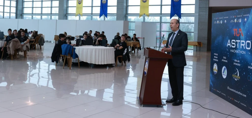 Trakya Üniversitesi'nde başlayan TUA Astro Hackathon ile gençler uzay teknolojileri için projeler üretiyor. 22 takımın yarıştığı dev maratonun detayları haberimizde.