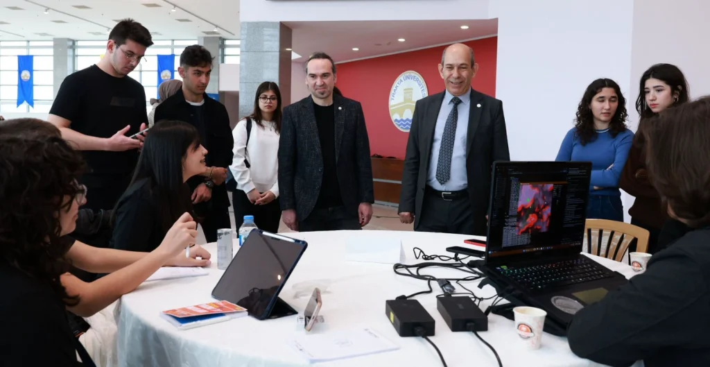 Trakya Üniversitesi'nde başlayan TUA Astro Hackathon ile gençler uzay teknolojileri için projeler üretiyor. 22 takımın yarıştığı dev maratonun detayları haberimizde.