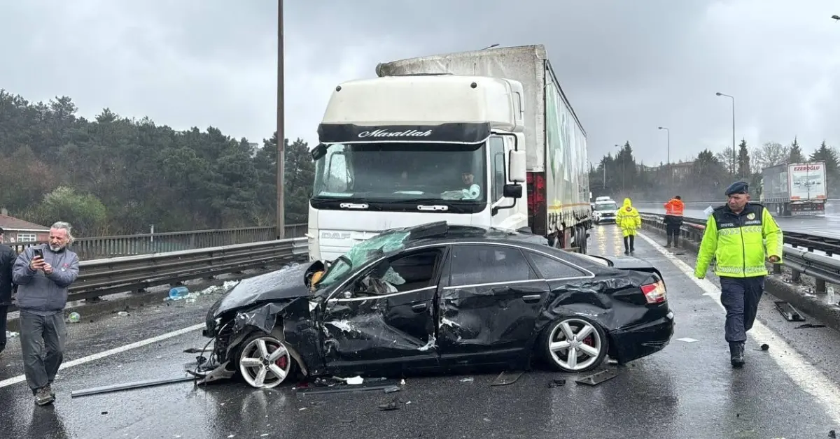 Anadolu Otoyolu Kocaeli Geçişinde Zincirleme Kaza: Yol Kapandı
